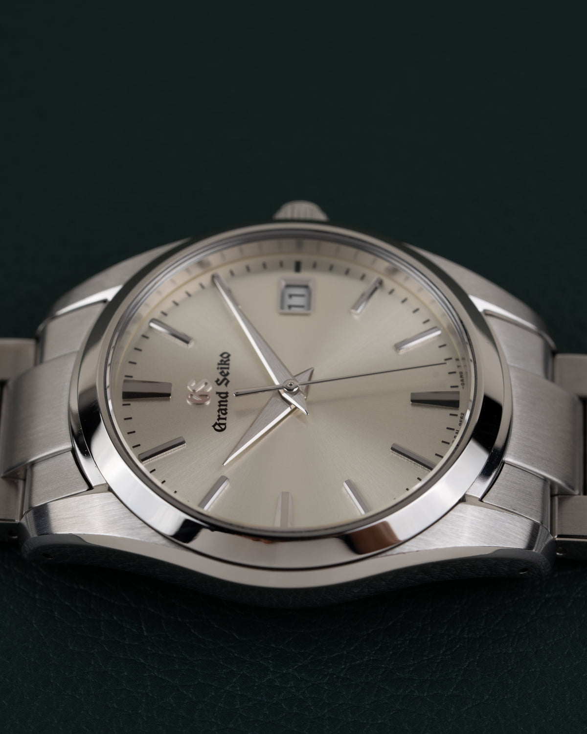 Grand Seiko Heritage Collection SBGX263 - bovenaanzicht met kroon boven de kast en datumvenster zichtbaar