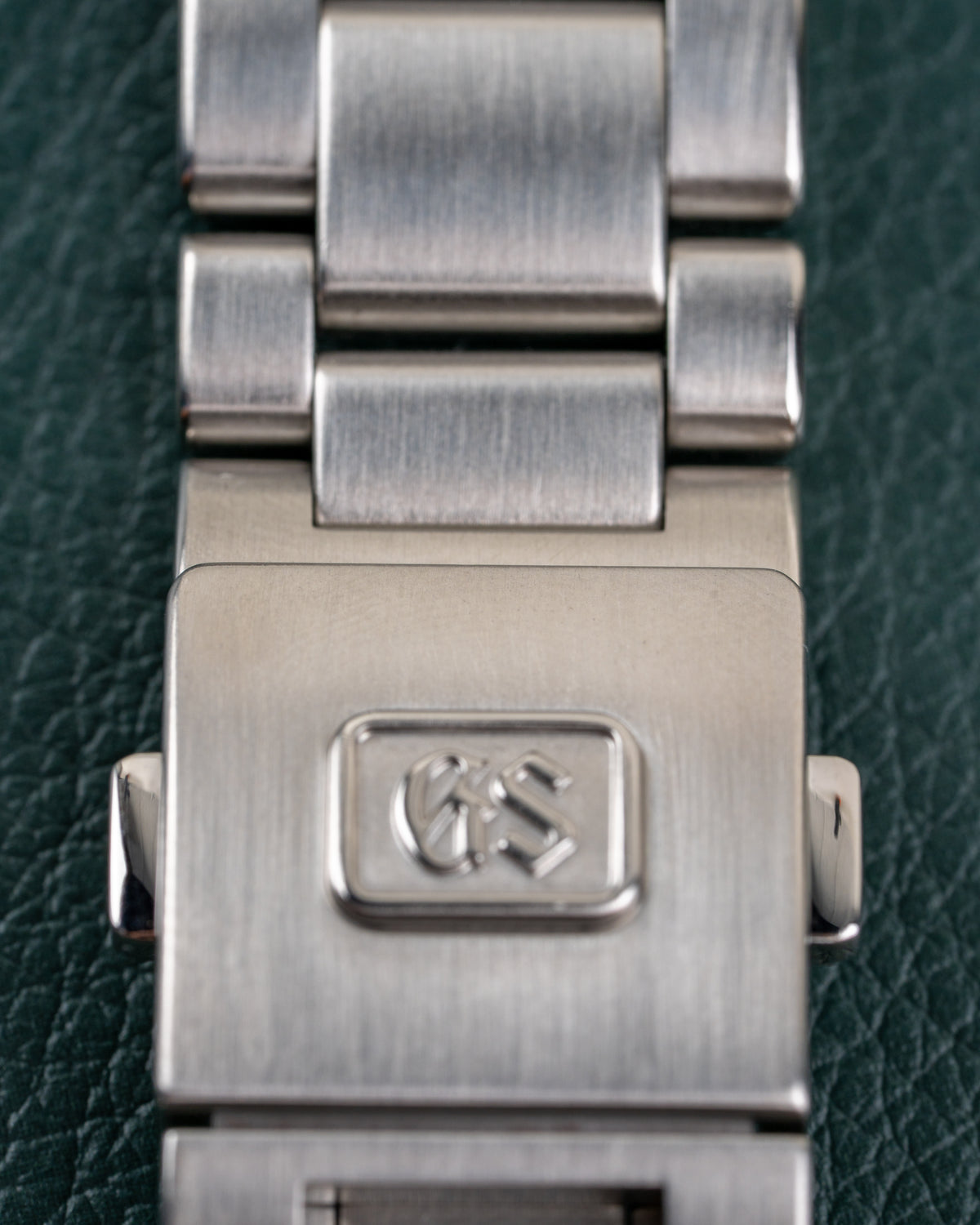 Grand Seiko Heritage Collection SBGX263 - close-up van de vouwsluiting met GS logo