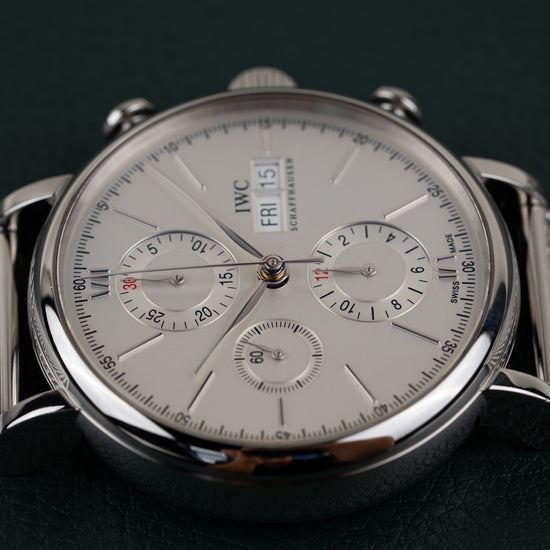 IWC Portofino Chronograph IW391009 - bovenaanzicht met kroon boven de kast en drukknoppen aan weerszijden