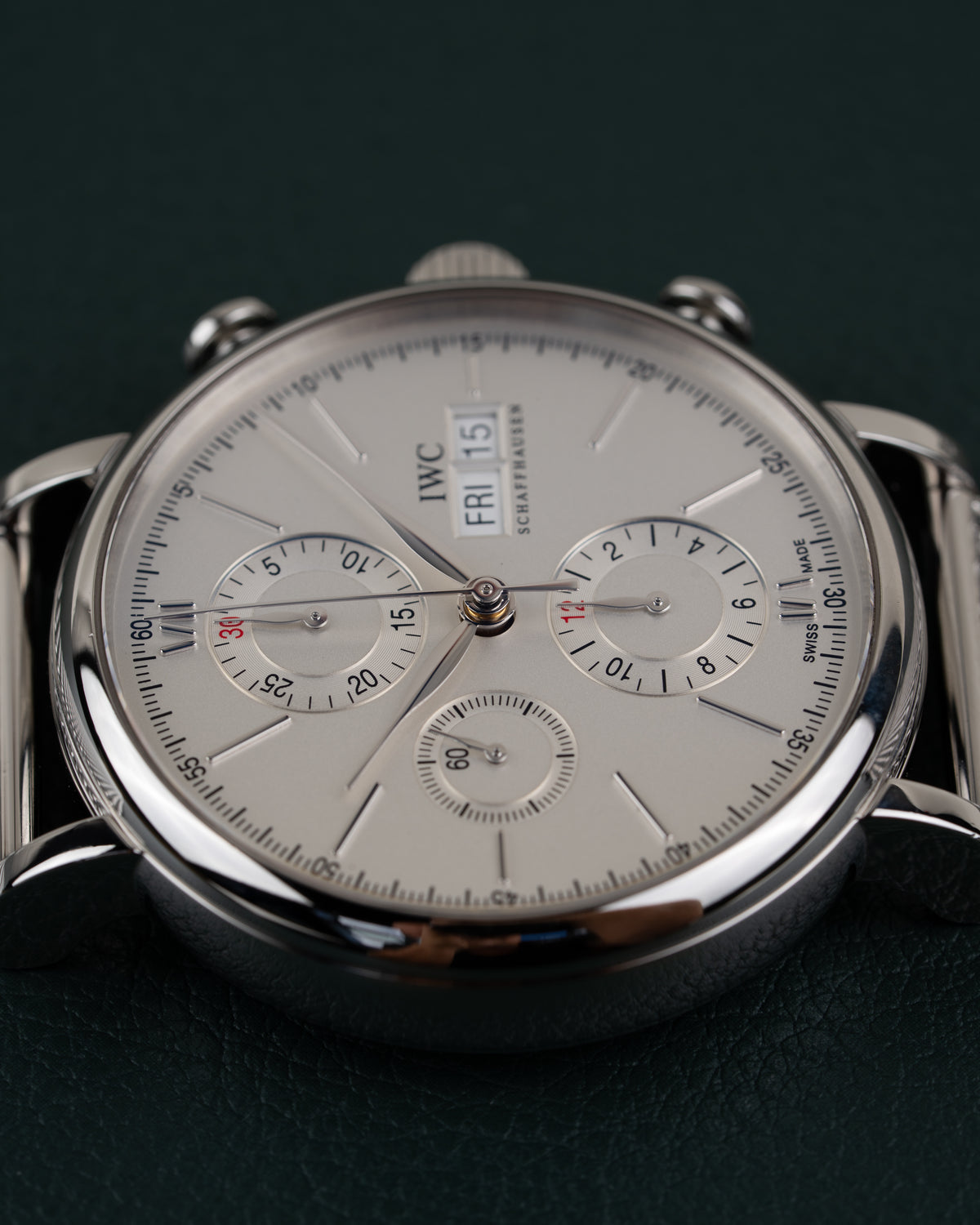 IWC Portofino Chronograph IW391009 - bovenaanzicht met kroon boven de kast en drukknoppen aan weerszijden
