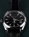 Omega Seamaster Aqua Terra 150M 220.13.41.21.01.001 - Frontaal aanzicht ondersteboven met de kroon aan de linkerzijde en de band bovenaan in beeld