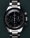 Omega Speedmaster First OMEGA in Space 310.30.40.50.06.001 - Frontale close-up recht van voren met de drie subwijzerplaten scherp in beeld