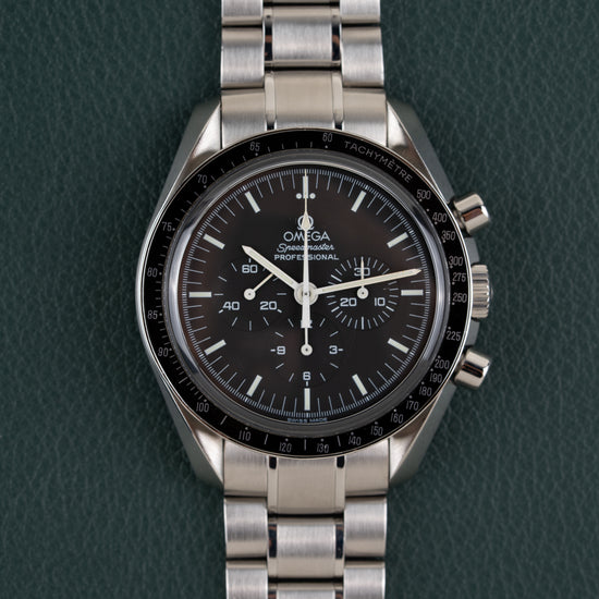 Omega Speedmaster Professional Moonwatch 3573.50 - volledig horloge recht van boven met stalen armband