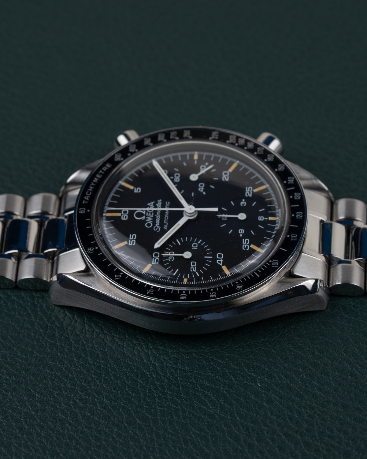 Omega Speedmaster Reduced Tritium 3510.50 - tweede ondersteboven aanzicht, kroon en drukkers bovenaan