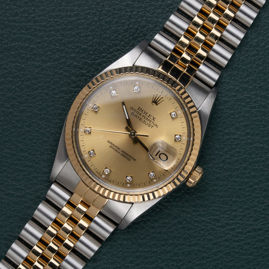 Rolex Datejust 16013 Champagne Diamanten Dial - diagonaal aanzicht van het horloge, kroon rechts