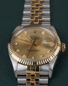 Rolex Datejust 16013 Champagne Diamanten Dial - close-up van de wijzerplaat met gefacetteerde gouden bezel en Cyclops-datumlens