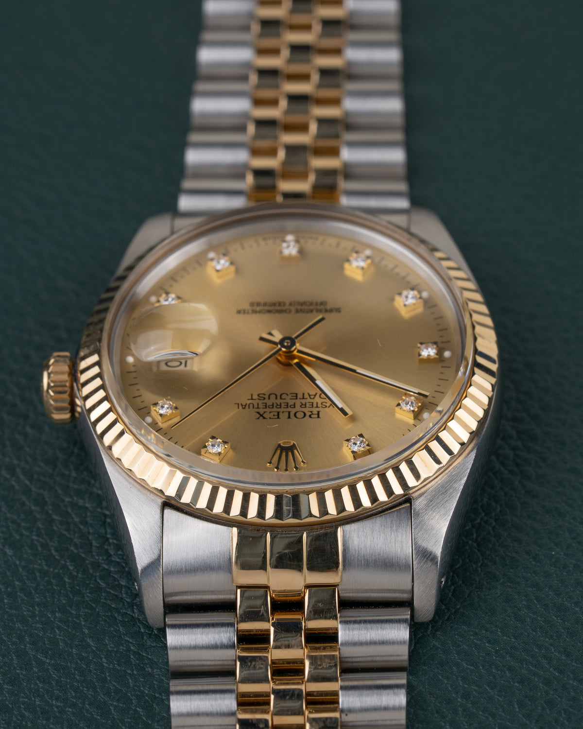 Rolex Datejust 16013 Champagne Diamanten Dial - ondersteboven aanzicht van de wijzerplaat, kroon links