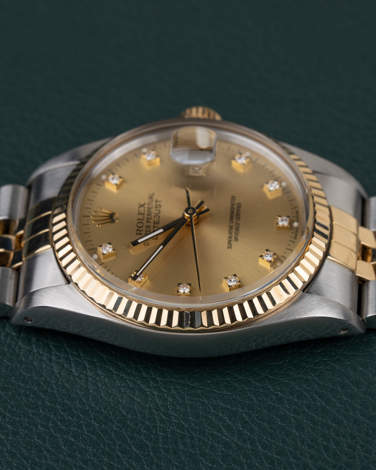 Rolex Datejust 16013 Champagne Diamanten Dial - horloge 90 graden de andere kant op gedraaid, kroon bovenaan