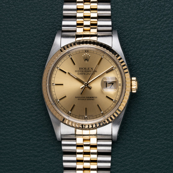 Rolex Datejust 16233 Champagne Dial - frontaal aanzicht met champagnekleurige wijzerplaat, gouden fluted bezel en Jubilee band