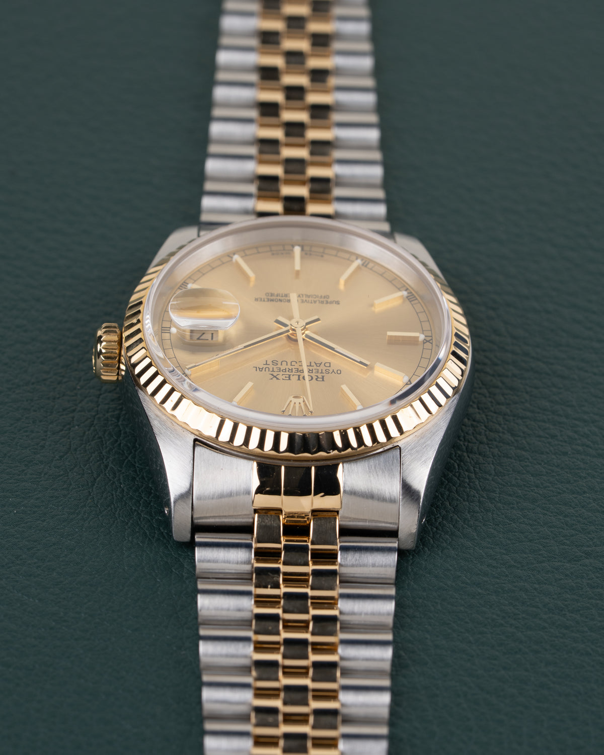 Rolex Datejust 16233 Champagne Dial - zijaanzicht van de kast vanaf de andere zijde met kroon