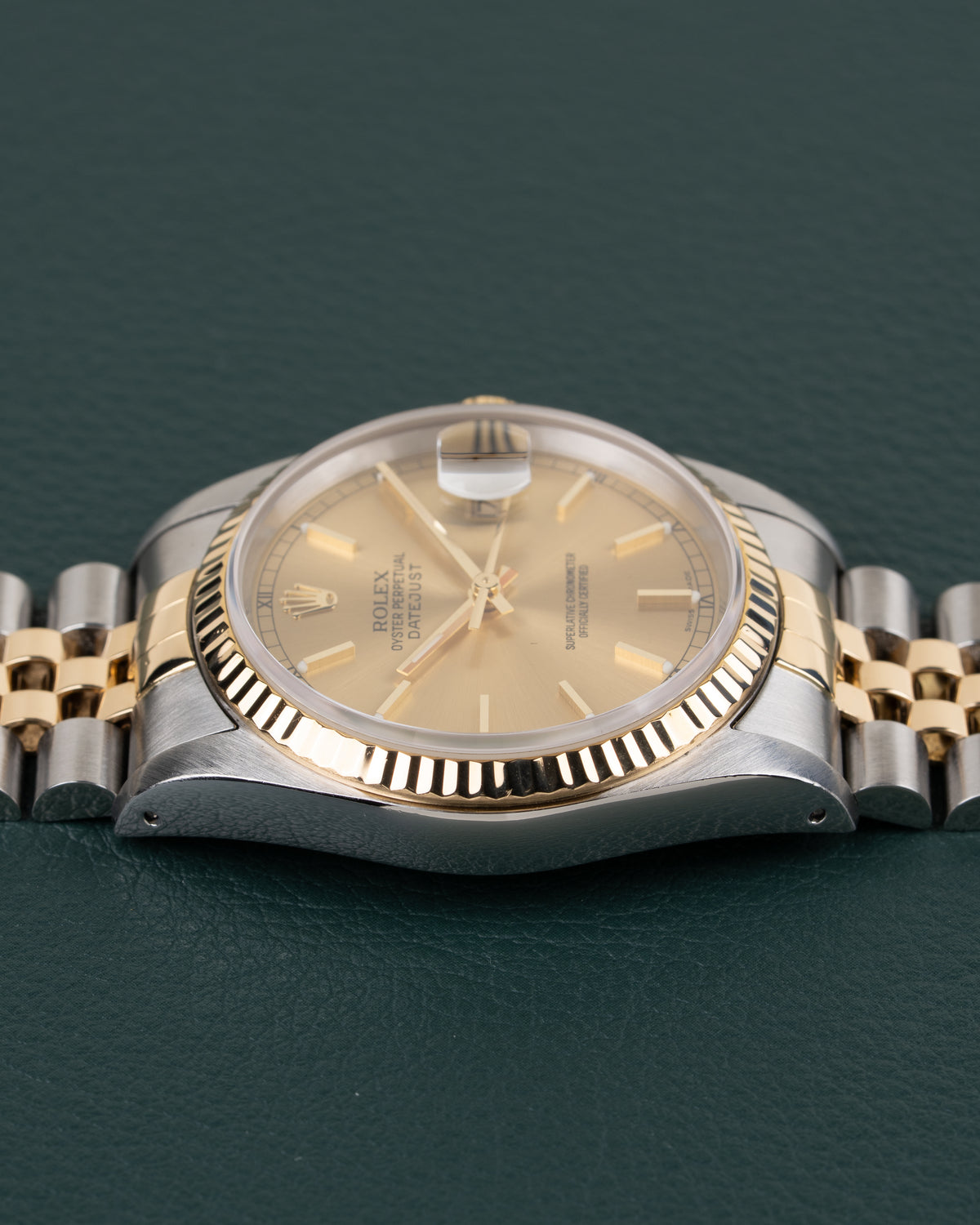 Rolex Datejust 16233 Champagne Dial - bovenaanzicht van de kast met kroon