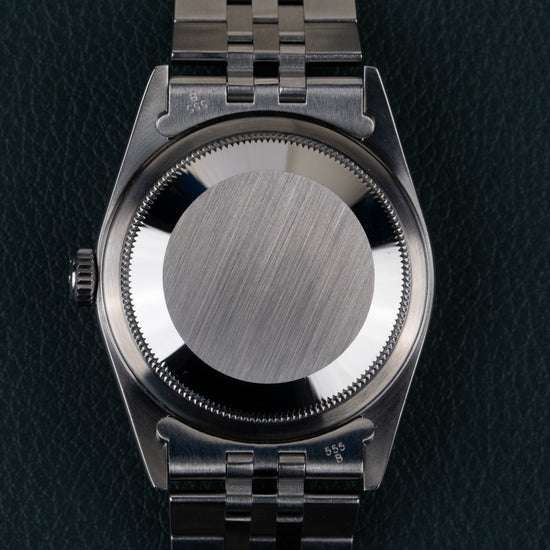 Rolex Datejust 16234 Blue Dial - close-up van de kastrug met referentienummers