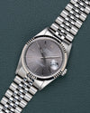 Rolex Datejust 16234 Gray Dial - diagonaal aanzicht met kroon op 3 uur en grijze wijzerplaat