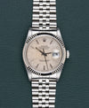 Rolex Datejust 16234 Silver Linen Dial - frontaal aanzicht met zilverkleurige linnen wijzerplaat en witgouden fluted bezel