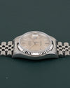 Rolex Datejust 16234 Silver Linen Dial - zijaanzicht van de kast met kroon verborgen aan andere zijde
