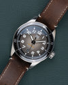TAG Heuer Autavia Isograph WBE5114.FC8266 - diagonaal aanzicht met kroon rechts en fume wijzerplaat
