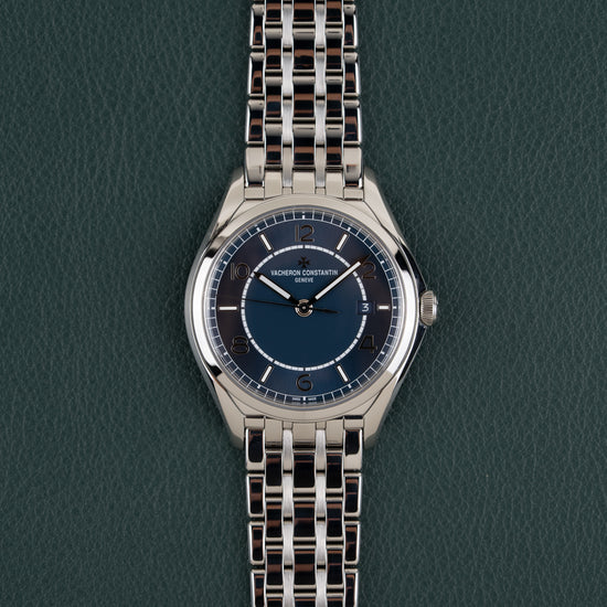 Vacheron Constantin Fiftysix 4600E - volledig aanzicht van het horloge met schakelband