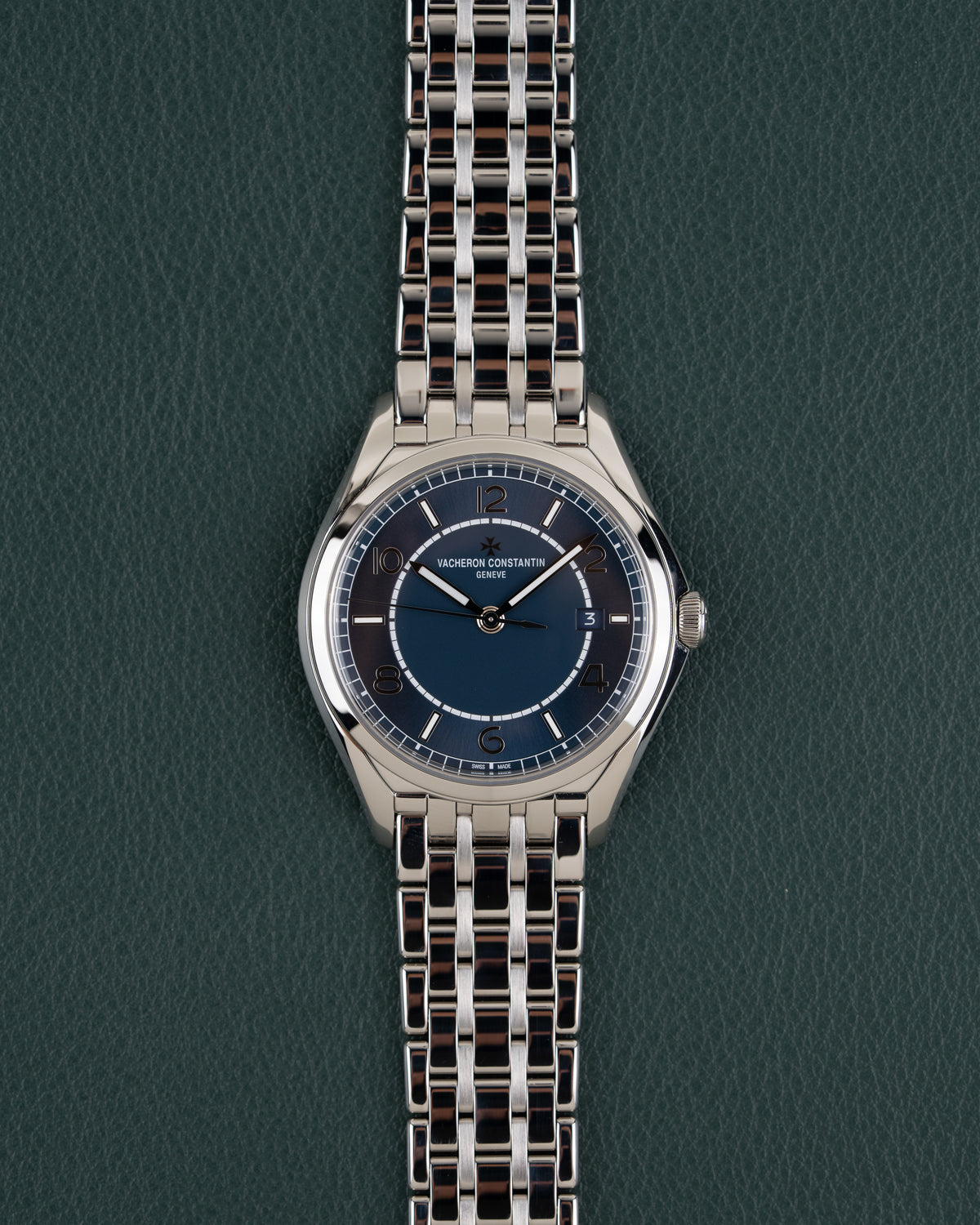 Vacheron Constantin Fiftysix 4600E - volledig aanzicht van het horloge met schakelband