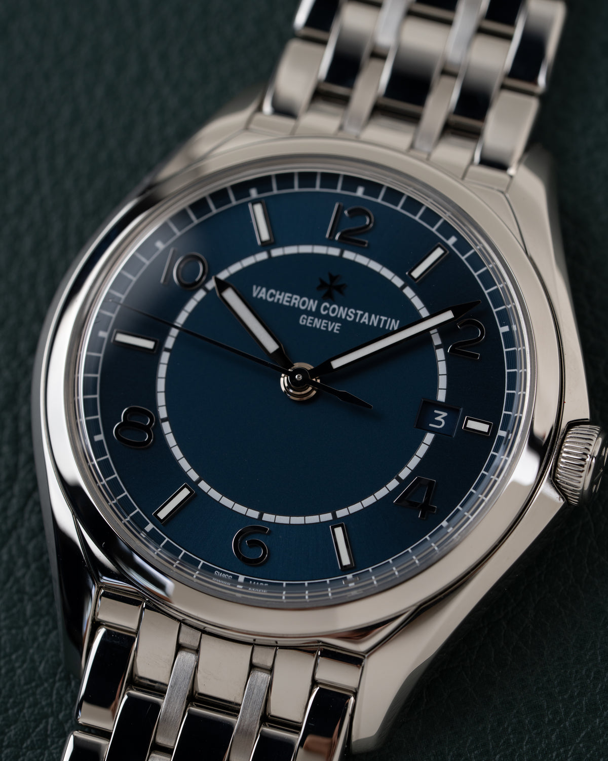 Vacheron Constantin Fiftysix 4600E - detailopname van de blauwe wijzerplaat met wijzers en indexen